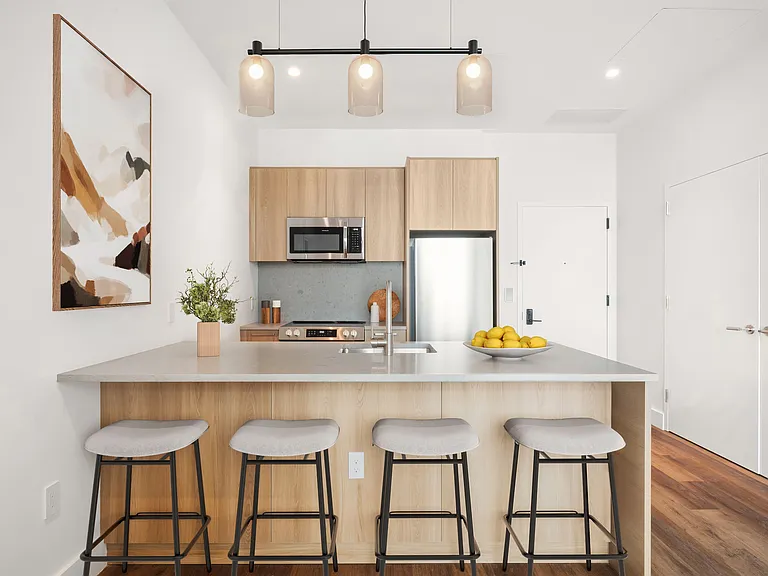 Hearthstone Astoria — Contemporary 1 & 2 Bedroom Apartments photo 5