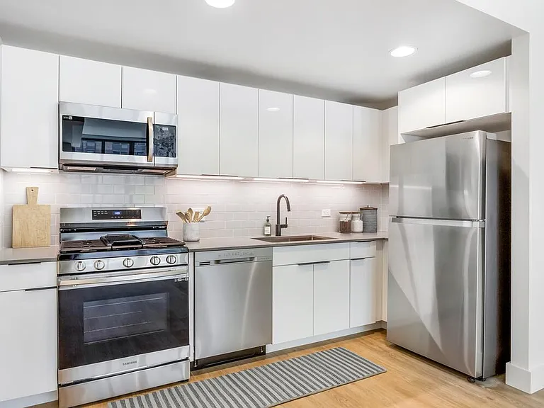 Avalon Morningside Park — Manhattan Parkside Apartments photo 2