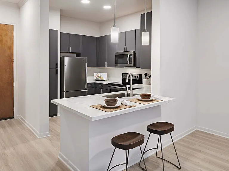 Camden Plaza — Modern Houston Apartments in Upper Kirby photo 1