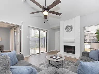 Blakemore Townhomes — Renovated Houston Townhome Living photo 13