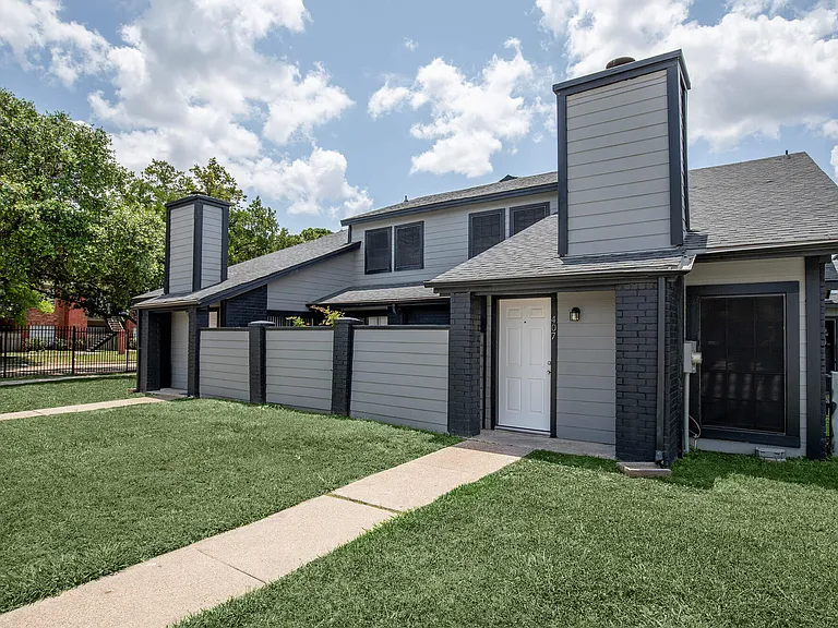 Blakemore Townhomes — Renovated Houston Townhome Living photo 4