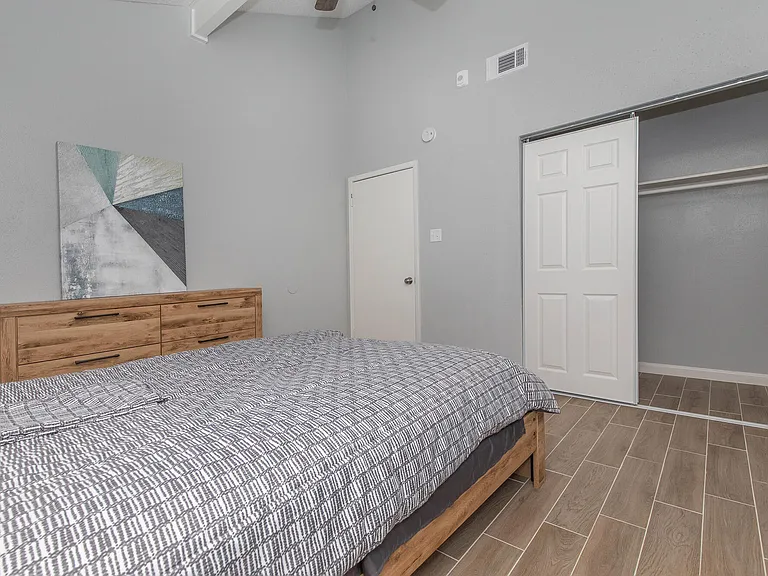 Blakemore Townhomes — Renovated Houston Townhome Living photo 7