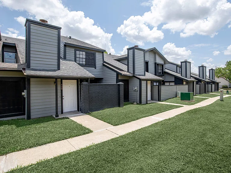 Blakemore Townhomes — Renovated Houston Townhome Living photo 3